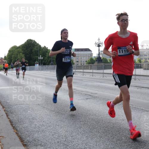 29.06.2025 - hella hamburg halbmarathon Lena Gebhardt http://msf.ph/oto/8425822 29.06.2025 09:43:51 Lombardsbrücke 04, 2022, 1115, 3379, 1953, 2075, 2180, 2203, 2483, 3189, 3379, 5308, 6090, 7380, 8318, 8376, 9047, 9804, 10222, 10351, 11150, 13383, 13606, 13941, 15023, 15136, 17040, 17893, 18763, 18832 meine-sportfotos.de