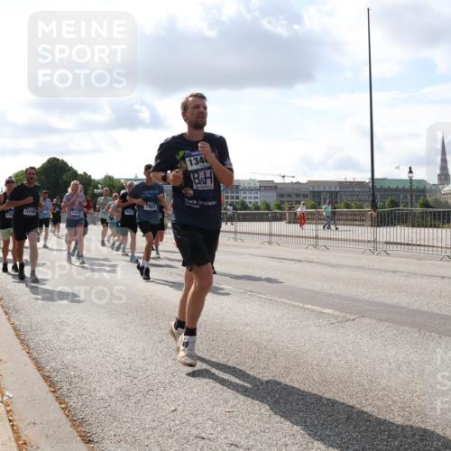 29.06.2025 - hella hamburg halbmarathon Lena Gebhardt http://msf.ph/oto/8425825 29.06.2025 09:52:34 Lombardsbrücke 134, 7961, 10796, 14703, 18637, 1057, 1070, 1139, 1163, 1169, 1176, 1220, 1415, 1468, 1512, 1604, 1613, 1631, 1763, 1782, 2189, 2233, 3109, 3124, 3305, 3618, 3852, 4080, 4277, 4497, 4565, 4691, 4871, 4915, 4933, 5007, 5011, 5336, 5477, 5690, 6373, 6550, 6711, 7067, 7191, 7325, 7432, 7451, 7599, 7710, 7843, 7865, 7961, 8564, 8852, 9348, 9444, 9547, 9659, 10493, 10741, 10796, 11062, 11495, 11679, 11779, 11821, 12046, 12772, 13403, 13614, 13728, 14257 meine-sportfotos.de