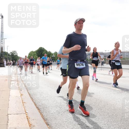 29.06.2025 - hella hamburg halbmarathon Lena Gebhardt http://msf.ph/oto/8425834 29.06.2025 10:43:25 Lombardsbrücke 9976, 15514, 15717, 1023, 1149, 1155, 1310, 1400, 1467, 1788, 1816, 1878, 2103, 2158, 2267, 2361, 2971, 3074, 3238, 3329, 3390, 3518, 3638, 3764, 4056, 4177, 4302, 4367, 4680, 4866, 5067, 5214, 5268, 5370, 5610, 5720, 5755, 5967, 6012, 6096, 6226, 6440, 6931, 6971, 6973, 7043, 7197, 7205, 7206, 7461, 7504, 7872, 7926, 8000, 8135, 8184, 8233, 8408, 8435, 8504, 8795, 8991, 9072, 9304, 9639, 9641, 9644, 9831, 9976, 10083, 10180, 10200, 10202, 13049 meine-sportfotos.de