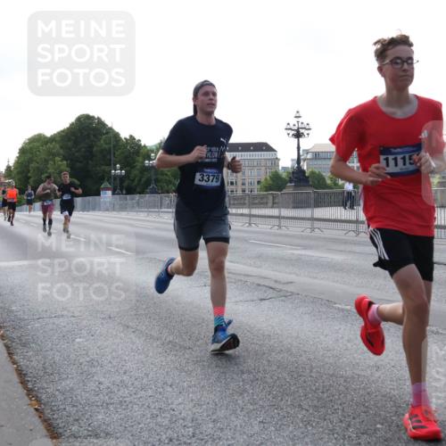 29.06.2025 - hella hamburg halbmarathon Lena Gebhardt http://msf.ph/oto/8425846 29.06.2025 09:43:51 Lombardsbrücke 2022, 1115, 3379, 1953, 2075, 2180, 2203, 2483, 3189, 3379, 5308, 6090, 7380, 8318, 8376, 9047, 9804, 10222, 10351, 11150, 13383, 13606, 13941, 15023, 15136, 17040, 17893, 18763, 18832 meine-sportfotos.de