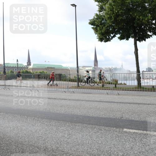 29.06.2025 - hella hamburg halbmarathon Lena Gebhardt http://msf.ph/oto/8425849 29.06.2025 10:06:30 Lombardsbrücke 462, 1245, 1766, 3062, 4542, 4666, 4868, 5431, 5807, 5951, 6314, 6664, 7138, 8290, 8316, 9361, 9560, 10214, 10297, 10736, 10781, 10886, 12371, 13042, 13054, 13475, 13481, 13863, 14369, 14607, 14987, 15113, 15145, 15229, 15377, 15462, 15537, 15772, 15858, 16692, 16933, 17059, 17239, 17746, 18042, 18381, 18575, 18577, 18652, 18768, 18828, 18910, 18913, 18966 meine-sportfotos.de