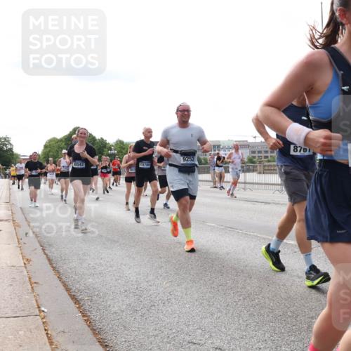 29.06.2025 - hella hamburg halbmarathon Lena Gebhardt http://msf.ph/oto/8425853 29.06.2025 10:19:21 Lombardsbrücke 6542, 15780, 1012, 9252, 8761, 16631, 1800, 1145, 1332, 1349, 1534, 1708, 1718, 1755, 2017, 2096, 2311, 2589, 2795, 2802, 2812, 2895, 2993, 2995, 3026, 3105, 3118, 3446, 3631, 4108, 4110, 4718, 4722, 4845, 4979, 5034, 5035, 5080, 5098, 5123, 5178, 5323, 5429, 5449, 5849, 6194, 6249, 6413, 6444, 6477, 6482, 6542, 6736, 6939, 7143, 7252, 8537, 8575, 8761, 8778, 8780, 9252, 9270, 9272, 9652, 9756, 9757, 9856, 10037, 10039, 10124, 10129, 10540, 10816 meine-sportfotos.de