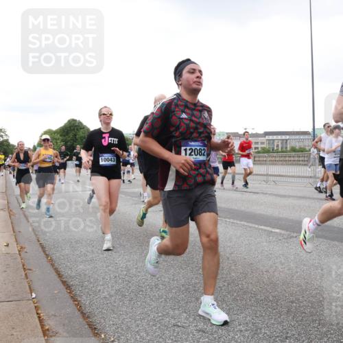 29.06.2025 - hella hamburg halbmarathon Lena Gebhardt http://msf.ph/oto/8425890 29.06.2025 10:53:36 Lombardsbrücke 10043, 12082, 604, 17236, 9685, 1340, 1687, 1709, 1753, 1900, 1906, 1984, 2065, 2079, 2409, 2429, 3055, 3226, 4195, 4595, 4626, 4801, 5428, 5430, 5562, 5815, 5856, 5857, 6039, 6041, 6044, 6273, 6306, 6913, 6996, 7039, 7068, 7483, 7537, 7611, 7614, 7876, 7890, 8189, 8212, 8414, 8515, 8906, 9077, 9456, 9531, 9572, 9685, 9764, 9771, 9785, 10043, 10175, 10490, 12193, 12219, 12700, 13916, 13917, 14038 meine-sportfotos.de