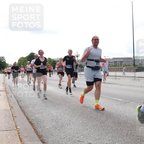 29.06.2025 - hella hamburg halbmarathon Lena Gebhardt http://msf.ph/oto/8425945 29.06.2025 10:19:21 Lombardsbrücke 6542, 5176, 10124, 15780, 129, 925, 8761, 1145, 1332, 1349, 1534, 1708, 1718, 1755, 2017, 2096, 2311, 2589, 2795, 2802, 2812, 2895, 2993, 2995, 3026, 3105, 3118, 3446, 3631, 4108, 4110, 4718, 4722, 4845, 4979, 5034, 5035, 5080, 5098, 5123, 5178, 5323, 5429, 5449, 5849, 6194, 6249, 6413, 6444, 6477, 6482, 6542, 6736, 6939, 7143, 7252, 8537, 8575, 8761, 8778, 8780, 9252, 9270, 9272, 9652, 9756, 9757, 9856, 10037, 10039, 10124, 10129, 10540, 10816 meine-sportfotos.de