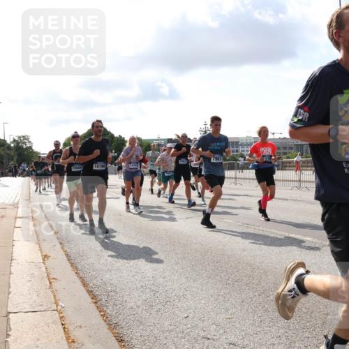 29.06.2025 - hella hamburg halbmarathon Lena Gebhardt http://msf.ph/oto/8425958 29.06.2025 09:52:35 Lombardsbrücke 15808, 10796, 14703, 18637, 7961, 220, 1340, 1057, 1070, 1139, 1163, 1169, 1176, 1220, 1415, 1468, 1512, 1604, 1613, 1631, 1763, 1782, 2189, 2233, 3109, 3124, 3305, 3618, 3852, 4080, 4277, 4497, 4565, 4691, 4871, 4915, 4933, 5007, 5011, 5476, 5477, 5690, 6373, 6550, 6711, 7067, 7191, 7325, 7432, 7451, 7599, 7710, 7843, 7865, 7961, 8852, 9348, 9444, 9547, 10493, 10741, 10796, 11062, 11495, 11679, 11779, 11821, 12046, 12772, 13403, 13614, 13728, 14257 meine-sportfotos.de