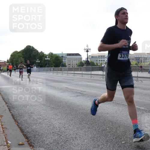 29.06.2025 - hella hamburg halbmarathon Lena Gebhardt http://msf.ph/oto/8425965 29.06.2025 09:43:52 Lombardsbrücke 2022, 3379, 1122, 1953, 2075, 2180, 2203, 2483, 3189, 3379, 5308, 7231, 7380, 8318, 8376, 9047, 9804, 10222, 10351, 11150, 13383, 13606, 13941, 15023, 15136, 17040, 17893, 18763, 18832 meine-sportfotos.de