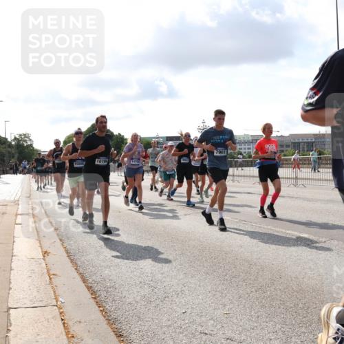 29.06.2025 - hella hamburg halbmarathon Lena Gebhardt http://msf.ph/oto/8425988 29.06.2025 09:52:35 Lombardsbrücke 13403, 7961, 18637, 10796, 14703, 1237212, 15808, 1057, 1070, 1139, 1163, 1169, 1176, 1220, 1415, 1468, 1512, 1604, 1613, 1631, 1763, 1782, 2189, 2233, 3109, 3124, 3305, 3618, 3852, 4080, 4277, 4497, 4565, 4691, 4871, 4915, 4933, 5007, 5011, 5476, 5477, 5690, 6373, 6550, 6711, 7067, 7191, 7325, 7432, 7451, 7599, 7710, 7843, 7865, 7961, 8852, 9348, 9444, 9547, 10493, 10741, 10796, 11062, 11495, 11679, 11779, 11821, 12046, 12772, 13403, 13614, 13728, 14257 meine-sportfotos.de