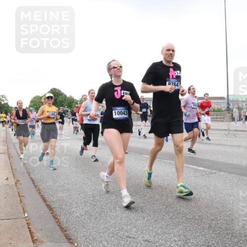 29.06.2025 - hella hamburg halbmarathon Lena Gebhardt http://msf.ph/oto/8425990 29.06.2025 10:53:36 Lombardsbrücke 85, 9764, 10043, 5562, 7876, 1340, 1687, 1709, 1753, 1900, 1906, 1984, 2065, 2079, 2409, 2429, 3055, 3226, 4195, 4595, 4626, 4801, 5428, 5430, 5562, 5815, 5856, 5857, 6039, 6041, 6044, 6273, 6306, 6913, 6996, 7039, 7068, 7483, 7537, 7611, 7614, 7876, 7890, 8189, 8212, 8414, 8515, 8906, 9077, 9456, 9531, 9572, 9685, 9764, 9771, 9785, 10043, 10175, 10490, 12193, 12219, 12700, 13916, 13917, 14038 meine-sportfotos.de