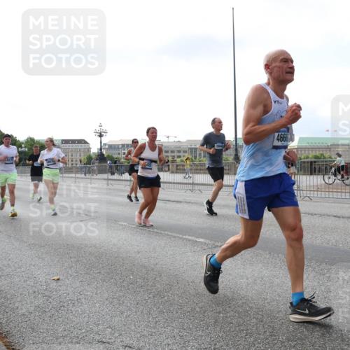 29.06.2025 - hella hamburg halbmarathon Lena Gebhardt http://msf.ph/oto/8425999 29.06.2025 10:06:31 Lombardsbrücke 18577, 1857, 18042, 4666, 1245, 1766, 4542, 4666, 4868, 5431, 5807, 5951, 6314, 6664, 7138, 8290, 8316, 9361, 9560, 10214, 10297, 10736, 10781, 10886, 12371, 13054, 13475, 13481, 13863, 14369, 14607, 14987, 15113, 15145, 15229, 15377, 15462, 15537, 15772, 15858, 16692, 16933, 17059, 17239, 17746, 18042, 18381, 18575, 18577, 18652, 18768, 18828, 18910, 18913, 18966 meine-sportfotos.de