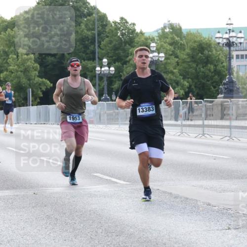 29.06.2025 - hella hamburg halbmarathon Lena Gebhardt http://msf.ph/oto/8426000 29.06.2025 09:43:53 Lombardsbrücke 13606, 10222, 1122, 1953, 13383, 1122, 1953, 2075, 2180, 2203, 2483, 3189, 3379, 5308, 7231, 7380, 8318, 8376, 9047, 9804, 10222, 10351, 11150, 13383, 13606, 13941, 15023, 15136, 17040, 17893, 18763, 18832 meine-sportfotos.de