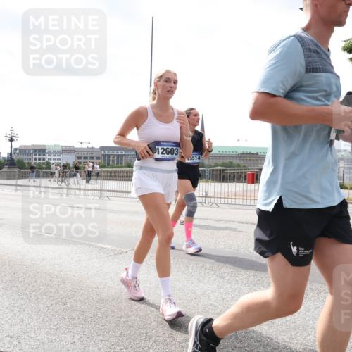 29.06.2025 - hella hamburg halbmarathon Lena Gebhardt http://msf.ph/oto/8426004 29.06.2025 10:43:27 Lombardsbrücke 1816, 12603, 5514, 157, 1023, 1149, 1155, 1310, 1400, 1467, 1788, 1816, 1878, 2103, 2158, 2267, 2361, 2971, 3074, 3238, 3329, 3390, 3518, 3638, 4056, 4177, 4302, 4367, 4680, 4866, 5067, 5192, 5201, 5214, 5268, 5370, 5610, 5720, 5755, 5967, 6012, 6096, 6226, 6440, 6931, 6971, 6973, 7043, 7197, 7205, 7206, 7461, 7504, 7872, 7926, 8000, 8135, 8184, 8233, 8408, 8435, 8504, 8795, 8991, 9072, 9304, 9639, 9641, 9644, 9831, 9976, 10083, 10097, 10180, 10200, 10202 meine-sportfotos.de