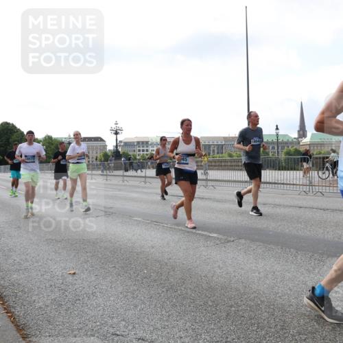 29.06.2025 - hella hamburg halbmarathon Lena Gebhardt http://msf.ph/oto/8426020 29.06.2025 10:06:31 Lombardsbrücke 999, 17, 1245, 1766, 4542, 4666, 4868, 5431, 5807, 5951, 6314, 6664, 7138, 8290, 8316, 9361, 9560, 10214, 10297, 10736, 10781, 10886, 12371, 13054, 13475, 13481, 13863, 14369, 14607, 14987, 15113, 15145, 15229, 15377, 15462, 15537, 15772, 15858, 16692, 16933, 17059, 17239, 17746, 18042, 18381, 18575, 18577, 18652, 18768, 18828, 18910, 18913, 18966 meine-sportfotos.de