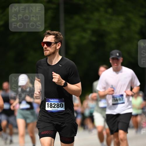 29.06.2025 - hella hamburg halbmarathon Dr. Thomas Lammeyer http://msf.ph/oto/8426026 29.06.2025 10:50:15 Kennedybrücke 1060, 1085, 1421, 1426, 1465, 1854, 2217, 2657, 2664, 2954, 2965, 3357, 3377, 3879, 4099, 4102, 4119, 4820, 5108, 5703, 5914, 6393, 6763, 6788, 6980, 7303, 7530, 7983, 8272, 8594, 10812, 11119, 11332, 11393 meine-sportfotos.de