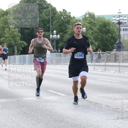 29.06.2025 - hella hamburg halbmarathon Lena Gebhardt http://msf.ph/oto/8426032 29.06.2025 09:43:53 Lombardsbrücke 13606, 10222, 1122, 1953, 13383, 1122, 1953, 2075, 2180, 2203, 2483, 3189, 3379, 5308, 7231, 7380, 8318, 8376, 9047, 9804, 10222, 10351, 11150, 13383, 13606, 13941, 15023, 15136, 17040, 17893, 18763, 18832 meine-sportfotos.de