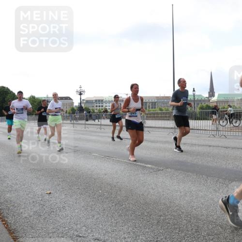 29.06.2025 - hella hamburg halbmarathon Lena Gebhardt http://msf.ph/oto/8426039 29.06.2025 10:06:31 Lombardsbrücke 18577, 1245, 18042, 466, 1245, 1766, 4542, 4666, 4868, 5431, 5807, 5951, 6314, 6664, 7138, 8290, 8316, 9361, 9560, 10214, 10297, 10736, 10781, 10886, 12371, 13054, 13475, 13481, 13863, 14369, 14607, 14987, 15113, 15145, 15229, 15377, 15462, 15537, 15772, 15858, 16692, 16933, 17059, 17239, 17746, 18042, 18381, 18575, 18577, 18652, 18768, 18828, 18910, 18913, 18966 meine-sportfotos.de