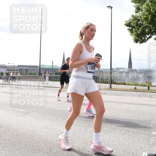 29.06.2025 - hella hamburg halbmarathon Lena Gebhardt http://msf.ph/oto/8426043 29.06.2025 10:43:27 Lombardsbrücke 1260, 1023, 1149, 1155, 1310, 1400, 1467, 1788, 1816, 1878, 2103, 2158, 2267, 2361, 2971, 3074, 3238, 3329, 3390, 3518, 3638, 4056, 4177, 4302, 4367, 4680, 4866, 5067, 5192, 5201, 5214, 5268, 5370, 5610, 5720, 5755, 5967, 6012, 6096, 6226, 6440, 6931, 6971, 6973, 7043, 7197, 7205, 7206, 7461, 7504, 7872, 7926, 8000, 8135, 8184, 8233, 8408, 8435, 8504, 8795, 8991, 9072, 9304, 9639, 9641, 9644, 9831, 9976, 10083, 10097, 10180, 10200, 10202 meine-sportfotos.de