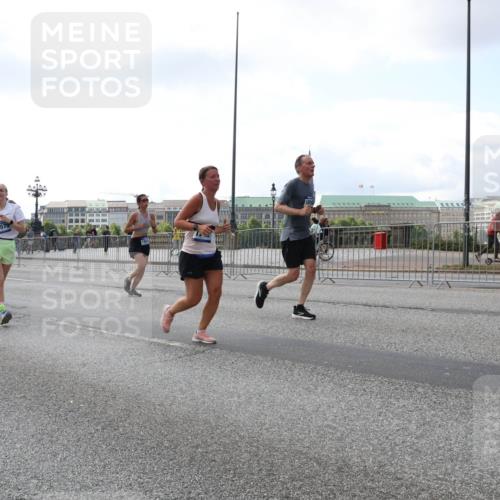29.06.2025 - hella hamburg halbmarathon Lena Gebhardt http://msf.ph/oto/8426056 29.06.2025 10:06:32 Lombardsbrücke 18577, 18910, 18575, 1245, 1766, 4542, 4666, 4868, 5431, 5807, 5951, 6314, 6664, 7138, 8290, 8316, 9361, 9560, 10214, 10297, 10736, 10781, 10886, 12371, 13054, 13475, 13481, 13863, 14369, 14607, 15113, 15145, 15229, 15377, 15462, 15537, 15772, 15858, 16692, 16933, 17059, 17239, 17746, 18042, 18381, 18575, 18577, 18652, 18828, 18910, 18913, 18966 meine-sportfotos.de