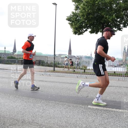 29.06.2025 - hella hamburg halbmarathon Lena Gebhardt http://msf.ph/oto/8426068 29.06.2025 10:28:55 Lombardsbrücke 6418, 1518, 1557, 1869, 2688, 3717, 4161, 4362, 4700, 4834, 4982, 5167, 5249, 5250, 5718, 5903, 5939, 6102, 6345, 6418, 7169, 7980, 8048, 8560, 9642, 9716, 9855, 10068, 10198, 10434, 12099, 12404, 12442, 13090, 14205, 15143, 15256, 15452, 15453, 15952, 15955, 16125, 16643, 18293 meine-sportfotos.de