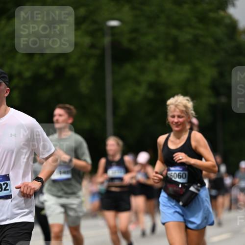 29.06.2025 - hella hamburg halbmarathon Dr. Thomas Lammeyer http://msf.ph/oto/8426130 29.06.2025 10:50:19 Kennedybrücke 1060, 1085, 1421, 1426, 1465, 1854, 2008, 2217, 2657, 2664, 2965, 3357, 3377, 4099, 4102, 4119, 4223, 4224, 4820, 5108, 5703, 5914, 6393, 6763, 6788, 6980, 7303, 7530, 7983, 10812, 11119, 11332, 11393 meine-sportfotos.de