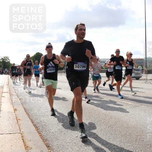 29.06.2025 - hella hamburg halbmarathon Lena Gebhardt http://msf.ph/oto/8426136 29.06.2025 09:52:36 Lombardsbrücke 15808, 10796, 7865, 12372, 18637, 12723, 796, 1057, 1070, 1139, 1163, 1169, 1176, 1220, 1415, 1468, 1512, 1604, 1613, 1631, 1782, 2189, 2233, 3109, 3124, 3305, 3618, 3852, 4080, 4277, 4497, 4565, 4691, 4871, 4915, 4933, 5007, 5011, 5476, 5477, 6373, 6550, 6711, 7067, 7191, 7325, 7432, 7451, 7599, 7710, 7843, 7865, 7961, 8852, 9348, 9444, 9547, 10493, 10741, 10796, 11062, 11495, 11679, 11779, 11821, 12046, 12772, 13403, 13614, 13728, 14257 meine-sportfotos.de