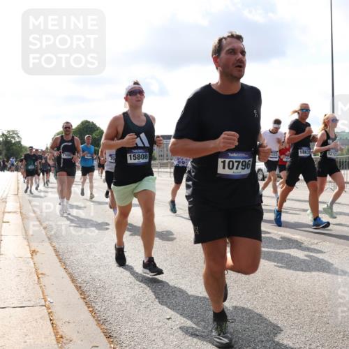 29.06.2025 - hella hamburg halbmarathon Lena Gebhardt http://msf.ph/oto/8426163 29.06.2025 09:52:36 Lombardsbrücke 1700, 70, 15808, 10796, 18637, 12372, 1272, 1057, 1070, 1139, 1163, 1169, 1176, 1220, 1415, 1468, 1512, 1604, 1613, 1631, 1782, 2189, 2233, 3109, 3124, 3305, 3618, 3852, 4080, 4277, 4497, 4565, 4691, 4871, 4915, 4933, 5007, 5011, 5476, 5477, 6373, 6550, 6711, 7067, 7191, 7325, 7432, 7451, 7599, 7710, 7843, 7865, 7961, 8852, 9348, 9444, 9547, 10493, 10741, 10796, 11062, 11495, 11679, 11779, 11821, 12046, 12772, 13403, 13614, 13728, 14257 meine-sportfotos.de