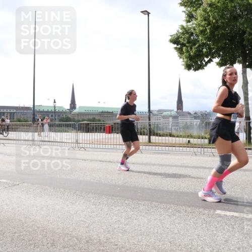 29.06.2025 - hella hamburg halbmarathon Lena Gebhardt http://msf.ph/oto/8426166 29.06.2025 10:43:28 Lombardsbrücke 151, 1023, 1149, 1155, 1310, 1400, 1467, 1788, 1816, 1878, 2103, 2158, 2267, 2361, 2971, 3074, 3238, 3329, 3390, 3518, 3638, 4056, 4177, 4302, 4367, 4680, 4866, 5067, 5192, 5201, 5214, 5268, 5370, 5610, 5720, 5755, 5967, 6012, 6096, 6226, 6440, 6931, 6971, 6973, 7043, 7197, 7205, 7206, 7461, 7504, 7872, 7926, 8000, 8135, 8184, 8233, 8408, 8435, 8504, 8795, 8991, 9072, 9304, 9639, 9641, 9644, 9831, 9976, 10083, 10097, 10180, 10200, 10202 meine-sportfotos.de
