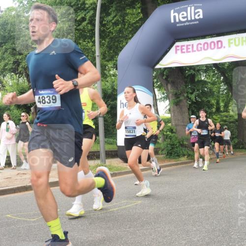 29.06.2025 - hella hamburg halbmarathon KatJ http://msf.ph/oto/8426170 29.06.2025 10:39:33 Zwischen KM18-KM19 2364, 2396, 4814, 4839, 5032, 5482, 6562, 6657, 7178, 7724, 7732, 8172, 8661, 8710, 8720 meine-sportfotos.de