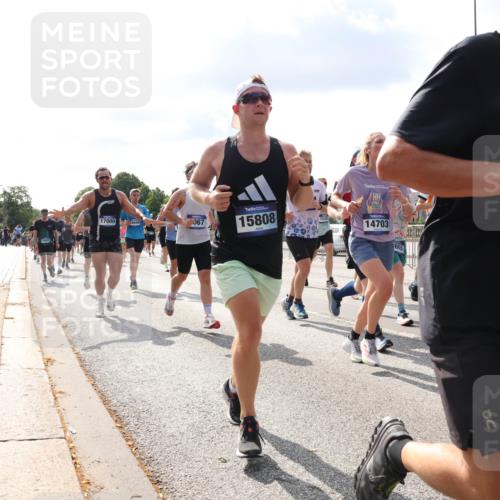 29.06.2025 - hella hamburg halbmarathon Lena Gebhardt http://msf.ph/oto/8426195 29.06.2025 09:52:37 Lombardsbrücke 17000, 10099, 067, 15808, 15301, 14703, 865, 1079, 1057, 1070, 1139, 1163, 1169, 1176, 1220, 1415, 1468, 1512, 1604, 1613, 1631, 1782, 2189, 2233, 3098, 3109, 3124, 3305, 3618, 3852, 4080, 4277, 4497, 4565, 4691, 4871, 4915, 4933, 5007, 5011, 5476, 5477, 5682, 6373, 6550, 6711, 7067, 7191, 7325, 7432, 7451, 7599, 7843, 7865, 7961, 8467, 8852, 9348, 9444, 9547, 10493, 10741, 10796, 11062, 11495, 11679, 11779, 11821, 12046, 12772, 13403, 13614, 13728, 14257 meine-sportfotos.de