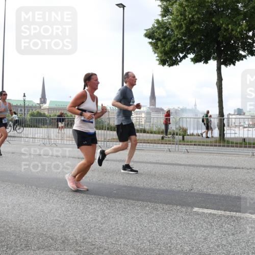29.06.2025 - hella hamburg halbmarathon Lena Gebhardt http://msf.ph/oto/8426210 29.06.2025 10:06:32 Lombardsbrücke 1245, 1766, 4542, 4666, 4868, 5431, 5807, 5951, 6314, 6664, 7138, 8290, 8316, 9361, 9560, 10214, 10297, 10736, 10781, 10886, 12371, 13054, 13475, 13481, 13863, 14369, 14607, 15113, 15145, 15229, 15377, 15462, 15537, 15772, 15858, 16692, 16933, 17059, 17239, 17746, 18042, 18381, 18575, 18577, 18652, 18828, 18910, 18913, 18966 meine-sportfotos.de