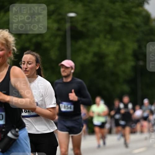 29.06.2025 - hella hamburg halbmarathon Dr. Thomas Lammeyer http://msf.ph/oto/8426217 29.06.2025 10:50:21 Kennedybrücke 1060, 1085, 1421, 1426, 1465, 1854, 1983, 2008, 2217, 2657, 2664, 2965, 3357, 3377, 4099, 4102, 4119, 4223, 4224, 5044, 5703, 5914, 6393, 6763, 6788, 6980, 7303, 7530, 7983, 10812, 11119, 11393 meine-sportfotos.de