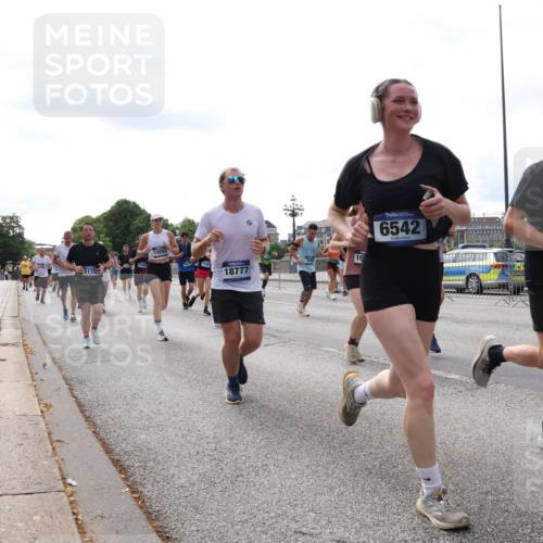 29.06.2025 - hella hamburg halbmarathon Lena Gebhardt http://msf.ph/oto/8426231 29.06.2025 10:19:22 Lombardsbrücke 5178, 14593, 18777, 10, 6542, 1145, 1332, 1534, 1708, 1718, 1755, 2017, 2096, 2311, 2441, 2589, 2795, 2802, 2812, 2895, 2993, 2995, 3026, 3105, 3118, 3446, 3631, 3678, 4108, 4110, 4718, 4722, 4845, 4979, 5034, 5035, 5080, 5098, 5123, 5178, 5323, 5429, 5449, 5849, 6194, 6249, 6413, 6444, 6477, 6482, 6542, 6736, 6939, 7143, 7252, 8537, 8575, 8761, 8778, 8780, 9252, 9270, 9272, 9652, 9756, 9757, 9856, 10037, 10039, 10124, 10129, 10540, 10816 meine-sportfotos.de