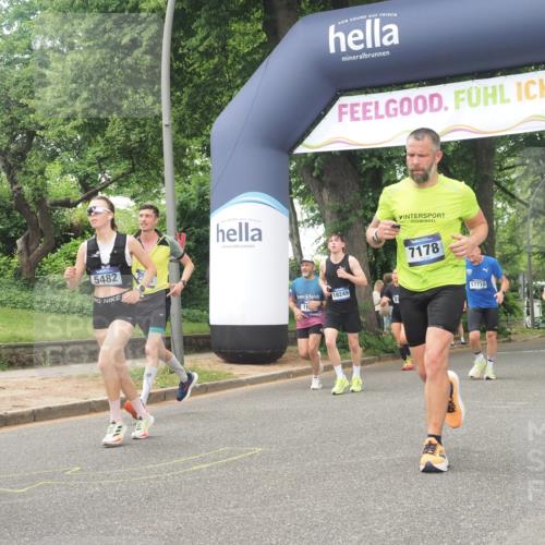 29.06.2025 - hella hamburg halbmarathon KatJ http://msf.ph/oto/8426233 29.06.2025 10:39:34 Zwischen KM18-KM19 2364, 4121, 4814, 4839, 5032, 5482, 6562, 6657, 7178, 7724, 7732, 8172, 8661, 8710, 8720 meine-sportfotos.de