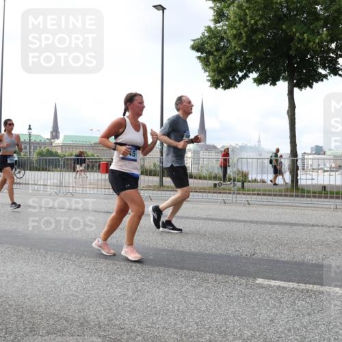 29.06.2025 - hella hamburg halbmarathon Lena Gebhardt http://msf.ph/oto/8426234 29.06.2025 10:06:32 Lombardsbrücke 5, 1245, 1766, 4542, 4666, 4868, 5431, 5807, 5951, 6314, 6664, 7138, 8290, 8316, 9361, 9560, 10214, 10297, 10736, 10781, 10886, 12371, 13054, 13475, 13481, 13863, 14369, 14607, 15113, 15145, 15229, 15377, 15462, 15537, 15772, 15858, 16692, 16933, 17059, 17239, 17746, 18042, 18381, 18575, 18577, 18652, 18828, 18910, 18913, 18966 meine-sportfotos.de