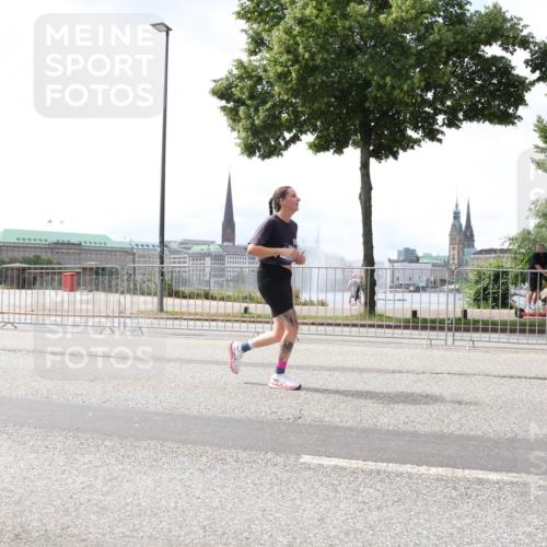 29.06.2025 - hella hamburg halbmarathon Lena Gebhardt http://msf.ph/oto/8426235 29.06.2025 10:43:29 Lombardsbrücke 1023, 1149, 1155, 1310, 1400, 1467, 1788, 1816, 1878, 2103, 2158, 2267, 2361, 2733, 2971, 3074, 3238, 3329, 3390, 3518, 3638, 4056, 4177, 4302, 4367, 4680, 4866, 5192, 5201, 5214, 5268, 5370, 5610, 5720, 5755, 5967, 6012, 6096, 6226, 6440, 6931, 6971, 6973, 7043, 7197, 7205, 7206, 7461, 7489, 7504, 7872, 7926, 8000, 8135, 8184, 8233, 8408, 8435, 8504, 8795, 8991, 9072, 9639, 9641, 9644, 9831, 9976, 10083, 10097, 10180, 10200, 10202 meine-sportfotos.de