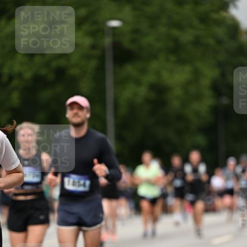 29.06.2025 - hella hamburg halbmarathon Dr. Thomas Lammeyer http://msf.ph/oto/8426245 29.06.2025 10:50:21 Kennedybrücke 1060, 1085, 1421, 1426, 1465, 1854, 1983, 2008, 2217, 2657, 2664, 2965, 3357, 3377, 4099, 4102, 4119, 4223, 4224, 5044, 5703, 5914, 6393, 6763, 6788, 6980, 7303, 7530, 7983, 10812, 11119, 11393 meine-sportfotos.de
