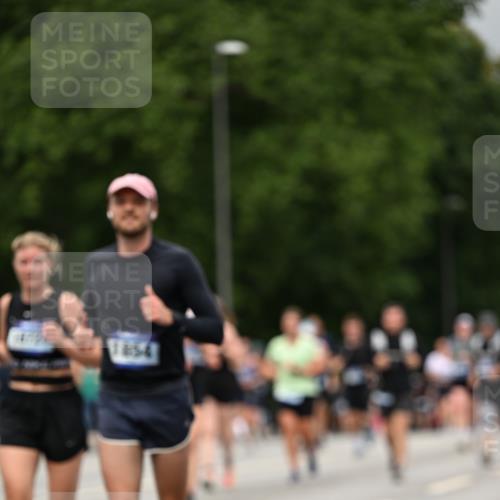 29.06.2025 - hella hamburg halbmarathon Dr. Thomas Lammeyer http://msf.ph/oto/8426248 29.06.2025 10:50:21 Kennedybrücke 1060, 1085, 1421, 1426, 1465, 1854, 1983, 2008, 2217, 2657, 2664, 2965, 3357, 3377, 4099, 4102, 4119, 4223, 4224, 5044, 5703, 5914, 6393, 6763, 6788, 6980, 7303, 7530, 7983, 10812, 11119, 11393 meine-sportfotos.de