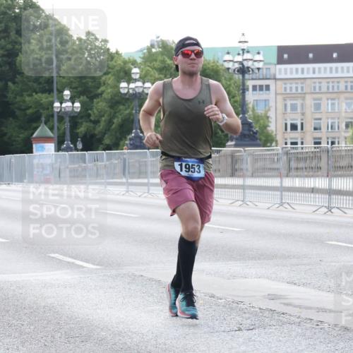 29.06.2025 - hella hamburg halbmarathon Lena Gebhardt http://msf.ph/oto/8426260 29.06.2025 09:43:54 Lombardsbrücke 10222, 1953, 133, 1122, 1953, 2075, 2180, 2203, 2483, 3189, 3379, 5308, 7231, 7380, 8318, 8376, 9047, 9804, 10222, 10351, 11150, 13383, 13606, 13941, 15023, 15136, 17040, 17893, 18763, 18832 meine-sportfotos.de