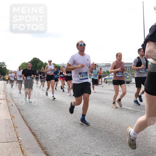 29.06.2025 - hella hamburg halbmarathon Lena Gebhardt http://msf.ph/oto/8426274 29.06.2025 10:19:23 Lombardsbrücke 5178, 14593, 2007, 11081, 18777, 10124, 10129, 0342, 1145, 1332, 1534, 1708, 1718, 1755, 2017, 2096, 2311, 2357, 2441, 2589, 2795, 2802, 2812, 2895, 2993, 2995, 3026, 3105, 3118, 3446, 3631, 3678, 4108, 4110, 4562, 4570, 4718, 4722, 4845, 4979, 5034, 5035, 5080, 5098, 5123, 5178, 5323, 5429, 5449, 5849, 6194, 6249, 6444, 6477, 6482, 6542, 6736, 6939, 7143, 7252, 7836, 8537, 8575, 8761, 8778, 9252, 9270, 9272, 9652, 9756, 9757, 9856, 10037, 10039, 10124, 10129, 10540, 10816 meine-sportfotos.de