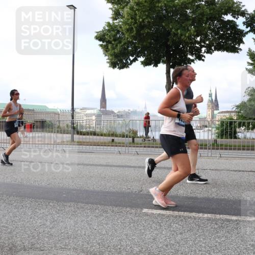 29.06.2025 - hella hamburg halbmarathon Lena Gebhardt http://msf.ph/oto/8426278 29.06.2025 10:06:33 Lombardsbrücke 18575, 1245, 1766, 1993, 4542, 4666, 4868, 5431, 5807, 5951, 6314, 6664, 7138, 8290, 8960, 9361, 9560, 10214, 10297, 10736, 10781, 10886, 12371, 13054, 13475, 13481, 13863, 14369, 14607, 15113, 15145, 15229, 15377, 15462, 15537, 15858, 16692, 16933, 17059, 17174, 17239, 17746, 18042, 18381, 18575, 18577, 18652, 18828, 18910, 18913, 18966 meine-sportfotos.de