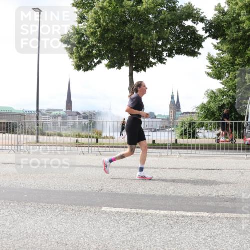 29.06.2025 - hella hamburg halbmarathon Lena Gebhardt http://msf.ph/oto/8426283 29.06.2025 10:43:29 Lombardsbrücke 2408, 1023, 1149, 1155, 1310, 1400, 1467, 1788, 1816, 1878, 2103, 2158, 2267, 2361, 2733, 2971, 3074, 3238, 3329, 3390, 3518, 3638, 4056, 4177, 4302, 4367, 4680, 4866, 5192, 5201, 5214, 5268, 5370, 5610, 5720, 5755, 5967, 6012, 6096, 6226, 6440, 6931, 6971, 6973, 7043, 7197, 7205, 7206, 7461, 7489, 7504, 7872, 7926, 8000, 8135, 8184, 8233, 8408, 8435, 8504, 8795, 8991, 9072, 9639, 9641, 9644, 9831, 9976, 10083, 10097, 10180, 10200, 10202 meine-sportfotos.de