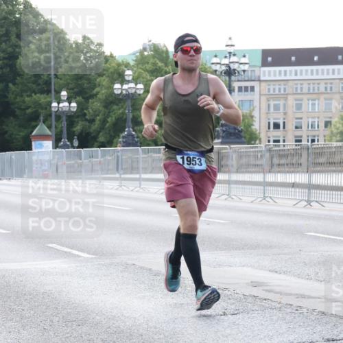 29.06.2025 - hella hamburg halbmarathon Lena Gebhardt http://msf.ph/oto/8426298 29.06.2025 09:43:55 Lombardsbrücke 10222, 1953, 1, 1122, 1953, 2075, 2180, 2203, 2483, 3189, 3379, 5308, 7231, 7380, 8318, 8376, 9047, 9804, 10222, 10351, 10655, 11150, 13383, 13606, 13941, 15023, 15136, 17040, 17893, 18763, 18832 meine-sportfotos.de