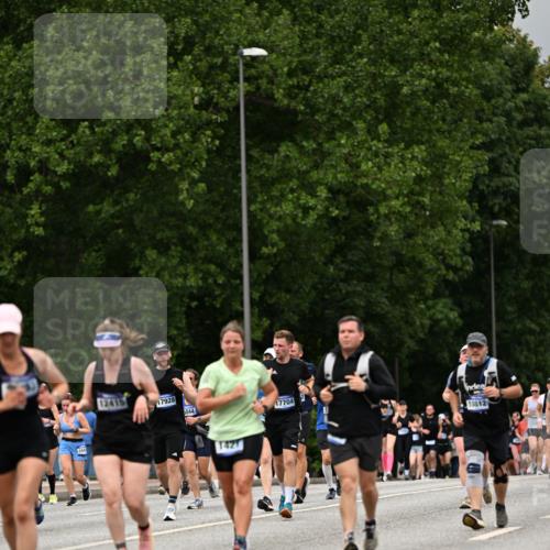 29.06.2025 - hella hamburg halbmarathon Dr. Thomas Lammeyer http://msf.ph/oto/8426320 29.06.2025 10:50:24 Kennedybrücke 1060, 1421, 1426, 1465, 1695, 1854, 1983, 2008, 2217, 2398, 2657, 2664, 2965, 4099, 4102, 4119, 4223, 4224, 5044, 5914, 6393, 6788, 6980, 7303, 7530, 7983, 10367, 10812, 11393 meine-sportfotos.de