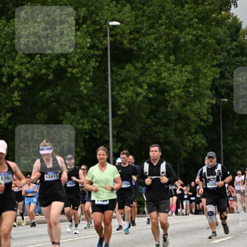 29.06.2025 - hella hamburg halbmarathon Dr. Thomas Lammeyer http://msf.ph/oto/8426325 29.06.2025 10:50:24 Kennedybrücke 1060, 1421, 1426, 1465, 1695, 1854, 1983, 2008, 2217, 2398, 2657, 2664, 2965, 4099, 4102, 4119, 4223, 4224, 5044, 5914, 6393, 6788, 6980, 7303, 7530, 7983, 10367, 10812, 11393 meine-sportfotos.de
