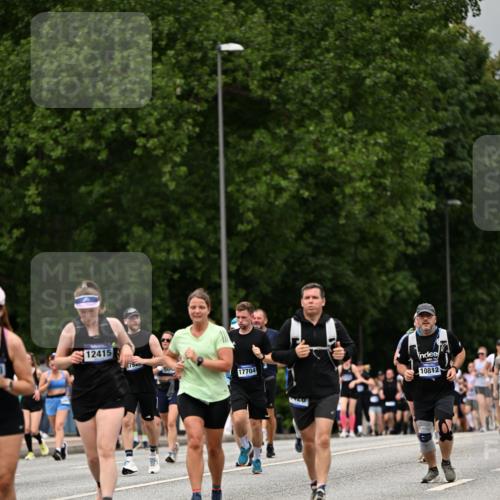 29.06.2025 - hella hamburg halbmarathon Dr. Thomas Lammeyer http://msf.ph/oto/8426330 29.06.2025 10:50:24 Kennedybrücke 1060, 1421, 1426, 1465, 1695, 1854, 1983, 2008, 2217, 2398, 2657, 2664, 2965, 4099, 4102, 4119, 4223, 4224, 5044, 5914, 6393, 6788, 6980, 7303, 7530, 7983, 10367, 10812, 11393 meine-sportfotos.de