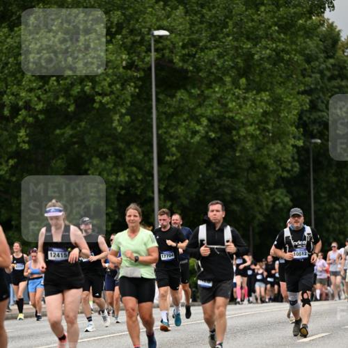 29.06.2025 - hella hamburg halbmarathon Dr. Thomas Lammeyer http://msf.ph/oto/8426339 29.06.2025 10:50:24 Kennedybrücke 1060, 1421, 1426, 1465, 1695, 1854, 1983, 2008, 2217, 2398, 2657, 2664, 2965, 4099, 4102, 4119, 4223, 4224, 5044, 5914, 6393, 6788, 6980, 7303, 7530, 7983, 10367, 10812, 11393 meine-sportfotos.de
