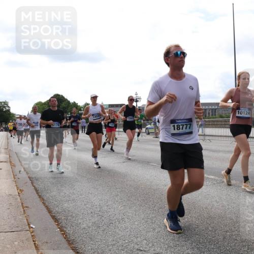29.06.2025 - hella hamburg halbmarathon Lena Gebhardt http://msf.ph/oto/8426359 29.06.2025 10:19:23 Lombardsbrücke 14593, 11061, 12007, 18777, 10129, 10124, 1145, 1332, 1534, 1708, 1718, 1755, 2017, 2096, 2311, 2357, 2441, 2589, 2795, 2802, 2812, 2895, 2993, 2995, 3026, 3105, 3118, 3446, 3631, 3678, 4108, 4110, 4562, 4570, 4718, 4722, 4845, 4979, 5034, 5035, 5080, 5098, 5123, 5178, 5323, 5429, 5449, 5849, 6194, 6249, 6444, 6477, 6482, 6542, 6736, 6939, 7143, 7252, 7836, 8537, 8575, 8761, 8778, 9252, 9270, 9272, 9652, 9756, 9757, 9856, 10037, 10039, 10124, 10129, 10540, 10816 meine-sportfotos.de