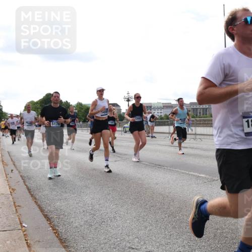 29.06.2025 - hella hamburg halbmarathon Lena Gebhardt http://msf.ph/oto/8426381 29.06.2025 10:19:23 Lombardsbrücke 10966, 5178, 14593, 11081, 12007, 18777, 1012, 1145, 1332, 1534, 1708, 1718, 1755, 2017, 2096, 2311, 2357, 2441, 2589, 2795, 2802, 2812, 2895, 2993, 2995, 3026, 3105, 3118, 3446, 3631, 3678, 4108, 4110, 4562, 4570, 4718, 4722, 4845, 4979, 5034, 5035, 5080, 5098, 5123, 5178, 5323, 5429, 5449, 5849, 6194, 6249, 6444, 6477, 6482, 6542, 6736, 6939, 7143, 7252, 7836, 8537, 8575, 8761, 8778, 9252, 9270, 9272, 9652, 9756, 9757, 9856, 10037, 10039, 10124, 10129, 10540, 10816 meine-sportfotos.de