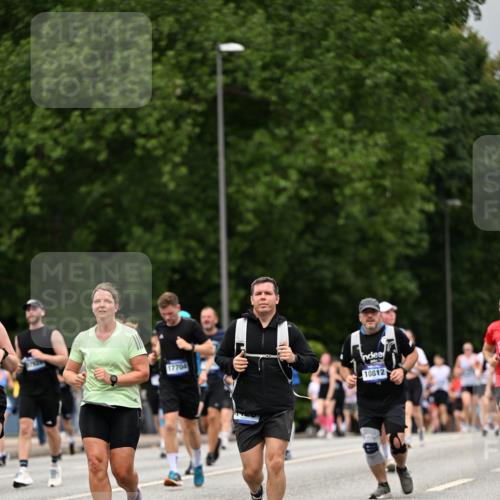 29.06.2025 - hella hamburg halbmarathon Dr. Thomas Lammeyer http://msf.ph/oto/8426390 29.06.2025 10:50:25 Kennedybrücke 1060, 1421, 1426, 1465, 1695, 1854, 1983, 2008, 2217, 2398, 2657, 2917, 2965, 4099, 4102, 4119, 4223, 4224, 5044, 5914, 6393, 6788, 6980, 7303, 7530, 7983, 10367, 10812, 11393 meine-sportfotos.de