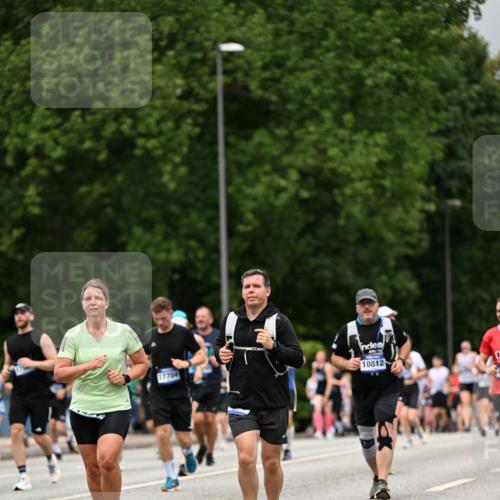 29.06.2025 - hella hamburg halbmarathon Dr. Thomas Lammeyer http://msf.ph/oto/8426397 29.06.2025 10:50:25 Kennedybrücke 1060, 1421, 1426, 1465, 1695, 1854, 1983, 2008, 2217, 2398, 2657, 2917, 2965, 4099, 4102, 4119, 4223, 4224, 5044, 5914, 6393, 6788, 6980, 7303, 7530, 7983, 10367, 10812, 11393 meine-sportfotos.de