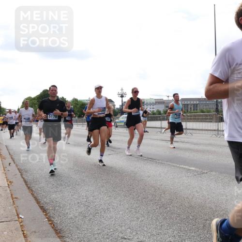 29.06.2025 - hella hamburg halbmarathon Lena Gebhardt http://msf.ph/oto/8426408 29.06.2025 10:19:23 Lombardsbrücke 5178, 593, 1081, 2007, 18777, 1145, 1332, 1534, 1708, 1718, 1755, 2017, 2096, 2311, 2357, 2441, 2589, 2795, 2802, 2812, 2895, 2993, 2995, 3026, 3105, 3118, 3446, 3631, 3678, 4108, 4110, 4562, 4570, 4718, 4722, 4845, 4979, 5034, 5035, 5080, 5098, 5123, 5178, 5323, 5429, 5449, 5849, 6194, 6249, 6444, 6477, 6482, 6542, 6736, 6939, 7143, 7252, 7836, 8537, 8575, 8761, 8778, 9252, 9270, 9272, 9652, 9756, 9757, 9856, 10037, 10039, 10124, 10129, 10540, 10816 meine-sportfotos.de